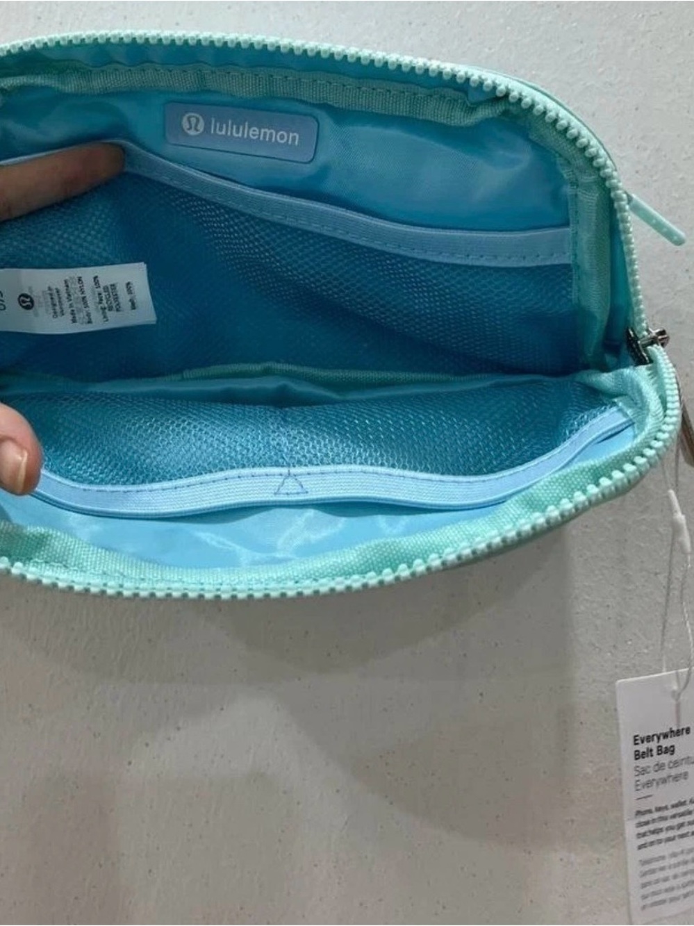 Lululemon Everywhere Belt Bag 1L Wathet NWT Rare Color - Picture 3 of 9